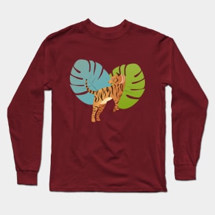 Tiger with jungle leaves background Long Sleeve T-Shirt